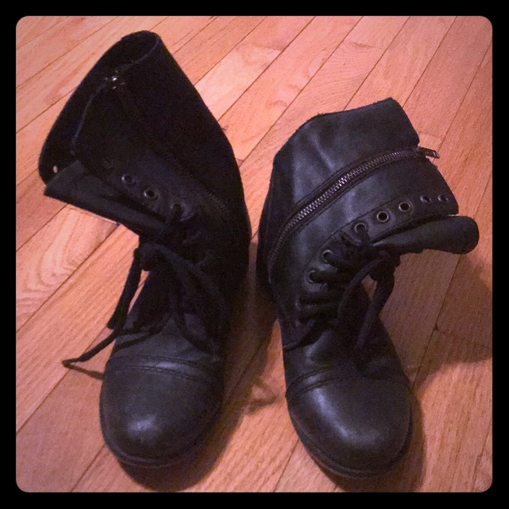 Combat boots